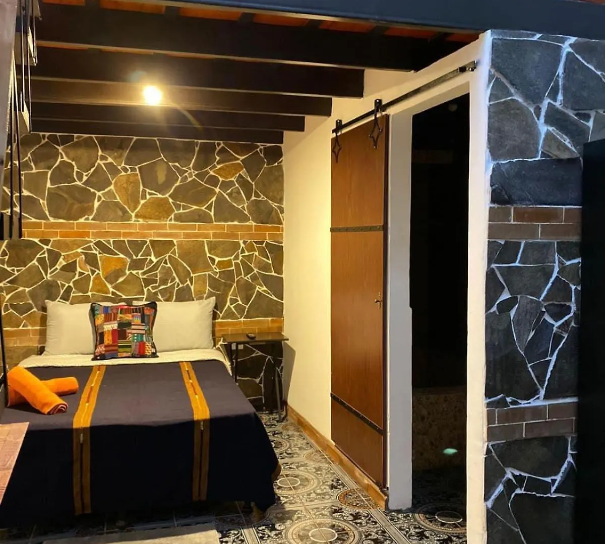 Casa Alejandro De Los Caballeros Antigua Hotel